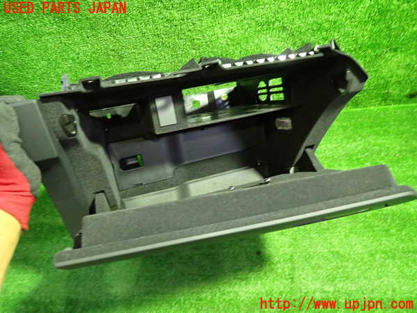 1UPJ-32487516]アウディ・Q3 スポーツバック(F3DPC)グローブボックス1 中古_m0002.jpg