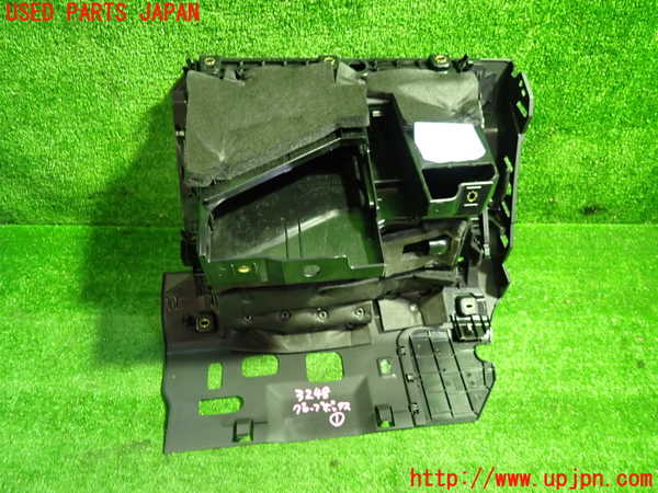 1UPJ-32487516]アウディ・Q3 スポーツバック(F3DPC)グローブボックス1 中古_m0003.jpg
