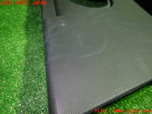 1UPJ-32487665]アウディ・Q3 スポーツバック(F3DPC)右センターピラートリム 中古_m0002.jpg