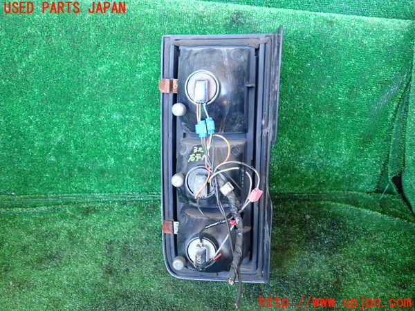 1UPJ-32511530]ハマーH2(不明)右テールランプ 中古_m0002.jpg