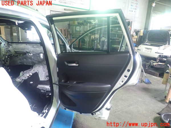 1UPJ-32521290]カローラ クロス ハイブリッド(ZVG13)右後ドア M31Q8 中古_m0005.jpg