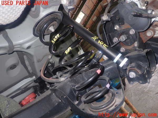 1UPJ-32525100]カローラ クロス ハイブリッド(ZVG13)右リアスプリング 中古_m0001.jpg
