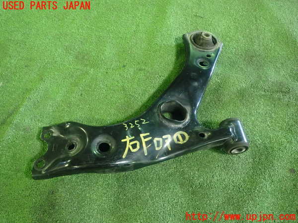 1UPJ-32525176]カローラ クロス ハイブリッド(ZVG13)右フロントロアアーム1 中古_m0001.jpg