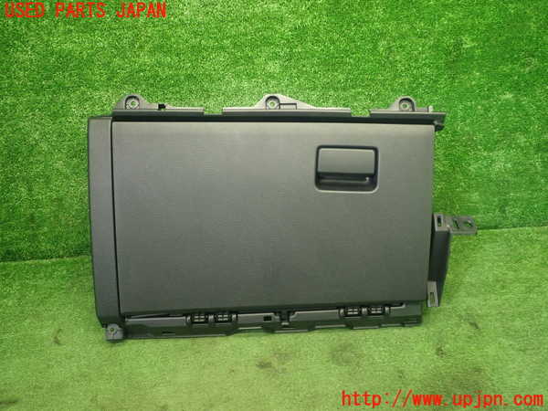 1UPJ-32527516]カローラ クロス ハイブリッド(ZVG13)グローブボックス1 中古_m0001.jpg