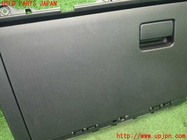 1UPJ-32527516]カローラ クロス ハイブリッド(ZVG13)グローブボックス1 中古_m0002.jpg
