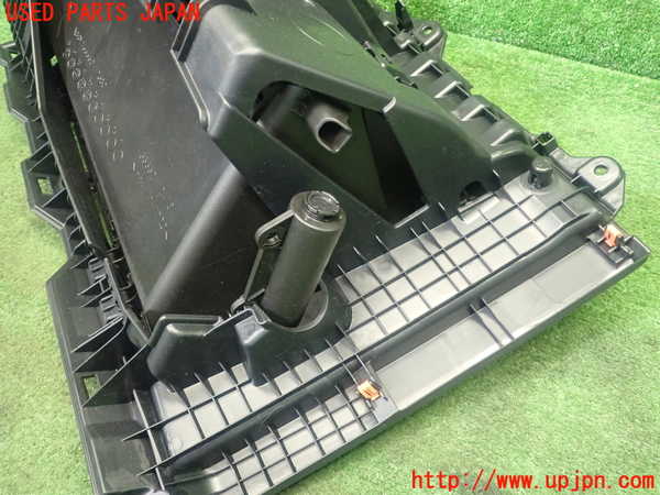 1UPJ-32527516]カローラ クロス ハイブリッド(ZVG13)グローブボックス1 中古_m0004.jpg