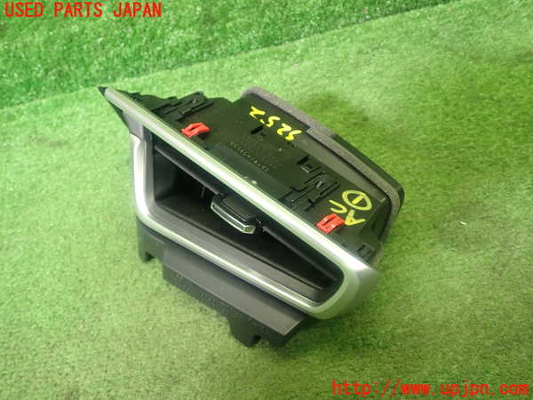 1UPJ-32527526]カローラ クロス ハイブリッド(ZVG13)エアコン吹き出し口1 (右) 中古_m0002.jpg