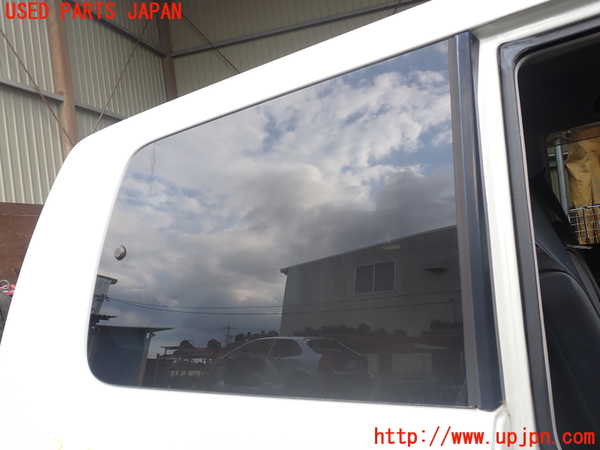 1UPJ-32541380]パジェロ(V98W)右クォーターガラス M2L3 中古_m0001.jpg