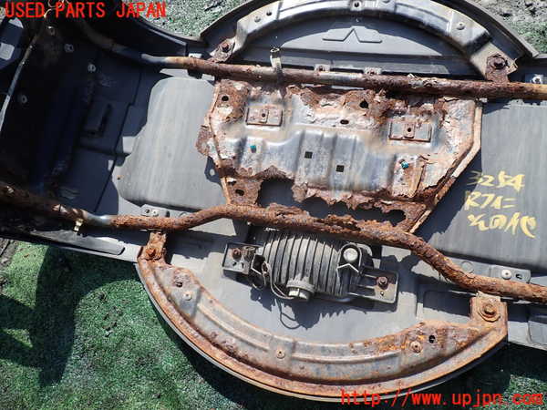 1UPJ-32541559]パジェロ(V98W)リアフィニッシャー 中古_m0004.jpg