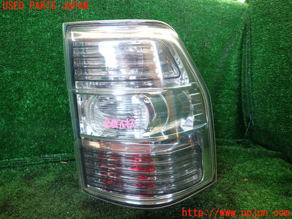 1UPJ-32541530]パジェロ(V98W)右テールランプ 中古_m0001.jpg