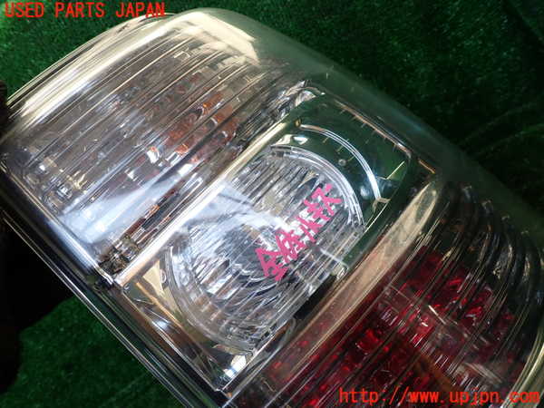 1UPJ-32541530]パジェロ(V98W)右テールランプ 中古_m0002.jpg