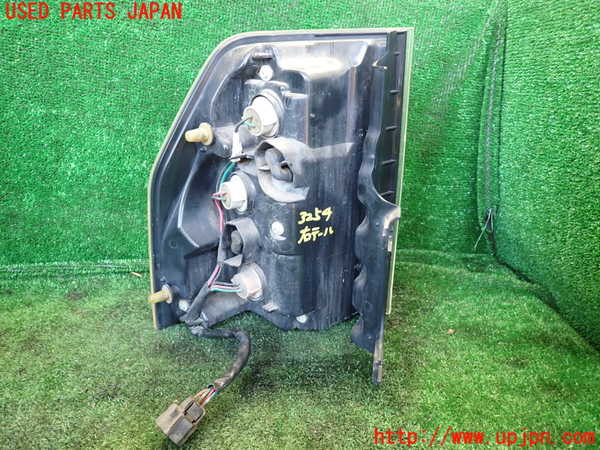 1UPJ-32541530]パジェロ(V98W)右テールランプ 中古_m0003.jpg