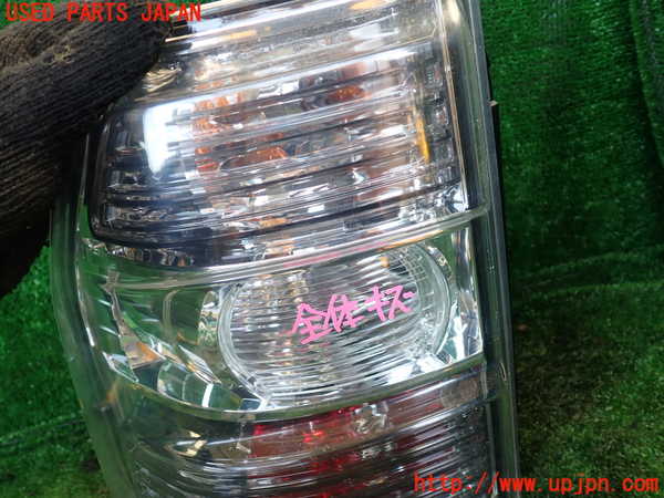 1UPJ-32541536]パジェロ(V98W)左テールランプ 中古_m0002.jpg