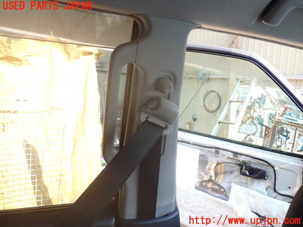 1UPJ-32547670]パジェロ(V98W)左センターピラートリム 中古_m0002.jpg