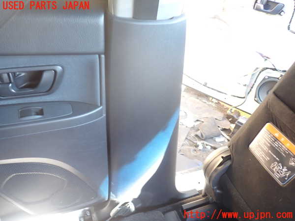 1UPJ-32547670]パジェロ(V98W)左センターピラートリム 中古_m0003.jpg
