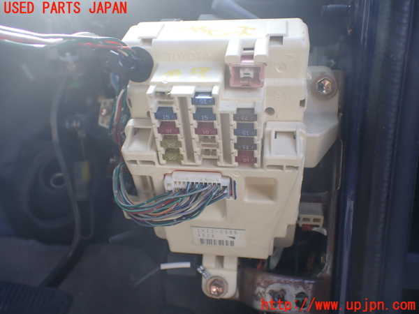 1UPJ-32556741]ハイラックスサーフ(RZN185W)ヒューズボックス1 中古_m0001.jpg