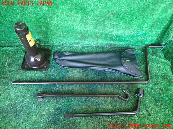 5UPJ-32557805]ハイラックスサーフ(RZN185W)車載工具 中古_m0001.jpg