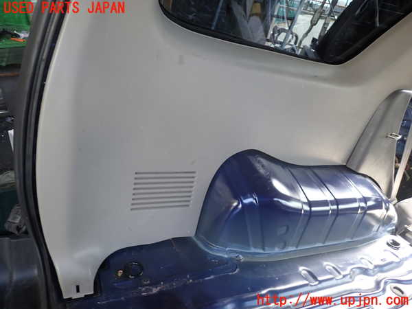 1UPJ-32557680]ハイラックスサーフ(RZN185W)左リアピラートリム 中古_m0002.jpg
