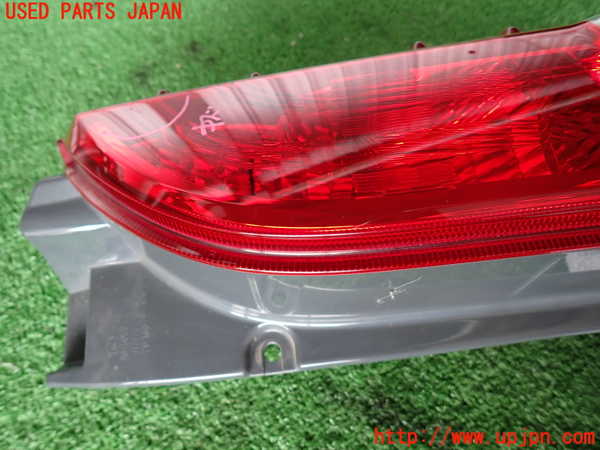 2UPJ-32561530]ハイエースバン200系(KDH206V)右テールランプ 中古_m0003.jpg
