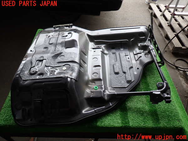 2UPJ-32562160]ハイエースバン200系(KDH206V)エンジンアッパーカバー 中古_m0001.jpg