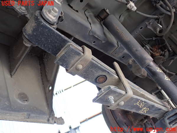 2UPJ-32565105]ハイエースバン200系(KDH206V)左リアスプリング 中古_m0001.jpg