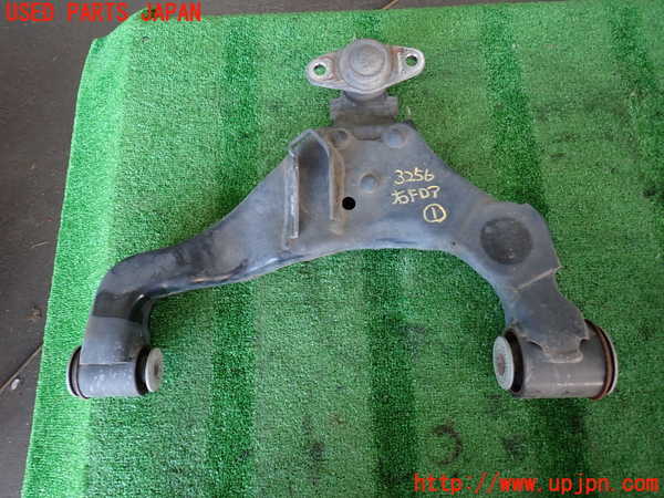 2UPJ-32565176]ハイエースバン200系(KDH206V)右フロントロアアーム1 (ジャンク品) 中古_m0001.jpg