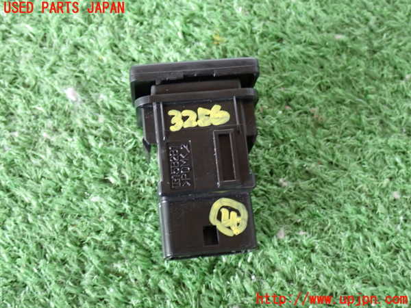 2UPJ-32566309]ハイエースバン200系(KDH206V)スイッチ4 (PWR HEAT) 中古_m0002.jpg