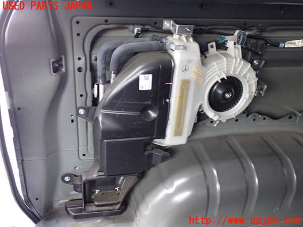 2UPJ-32566100]ハイエースバン200系(KDH206V)ヒーターコア 中古_m0001.jpg