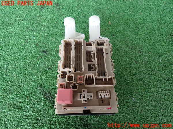 2UPJ-32566741]ハイエースバン200系(KDH206V)ヒューズボックス1 中古_m0001.jpg
