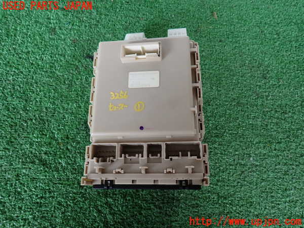 2UPJ-32566741]ハイエースバン200系(KDH206V)ヒューズボックス1 中古_m0002.jpg