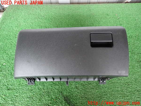 2UPJ-32567516]ハイエースバン200系(KDH206V)グローブボックス1 中古_m0001.jpg