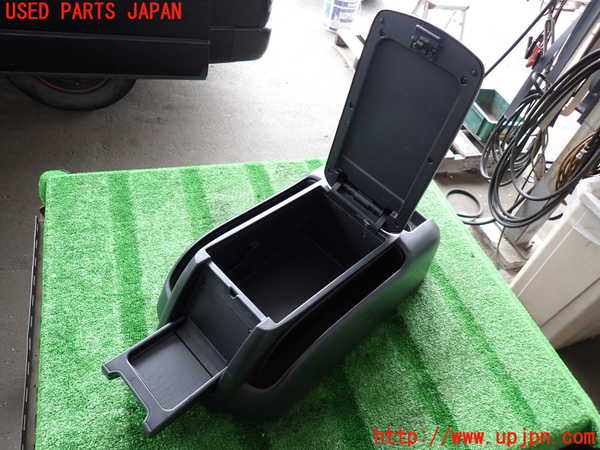 2UPJ-32567540]ハイエースバン200系(KDH206V)センターコンソール 中古_m0002.jpg