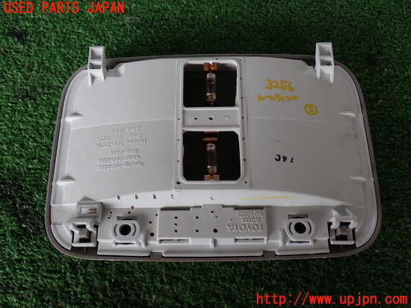 2UPJ-32566412]ハイエースバン200系(KDH206V)ルームランプ2 (2列目真中) 中古_m0002.jpg