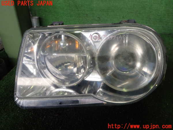 2UPJ-32571132]クライスラー・300C(LX57-)左ヘッドライト ハロゲン 中古_m0001.jpg