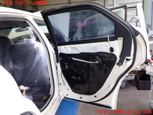 2UPJ-32571290]クライスラー・300C(LX57-)右後ドア 中古 PPG M504 43R-000262_m0004.jpg