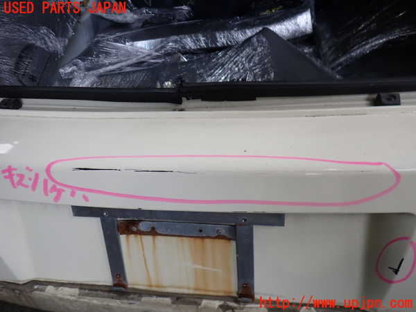 2UPJ-32571610]クライスラー・300C(LX57-)リアバンパー 中古_m0004.jpg