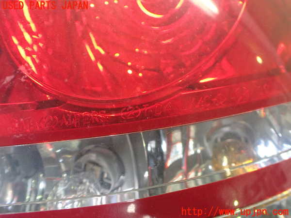 2UPJ-32571530]クライスラー・300C(LX57-)右テールランプ 中古_m0002.jpg