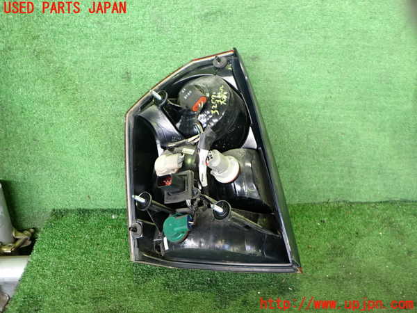2UPJ-32571530]クライスラー・300C(LX57-)右テールランプ 中古_m0003.jpg