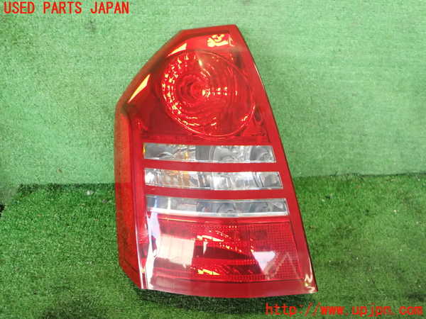 2UPJ-32571536]クライスラー・300C(LX57-)左テールランプ 中古_m0001.jpg