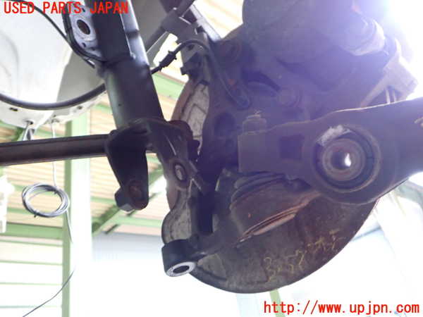 2UPJ-32574290]クライスラー・300C(LX57-)右フロントナックルハブ 中古_m0001.jpg