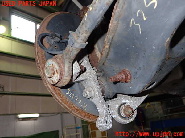 2UPJ-32574305]クライスラー・300C(LX57-)左リアナックルハブ 中古_m0001.jpg