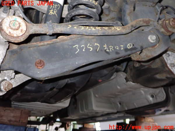 2UPJ-32575226]クライスラー・300C(LX57-)左リアロアアーム1 中古_m0001.jpg