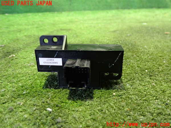 2UPJ-32576290]クライスラー・300C(LX57-)ハザードスイッチ 中古_m0002.jpg