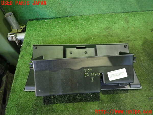 2UPJ-32577516]クライスラー・300C(LX57-)グローブボックス1 中古_m0002.jpg