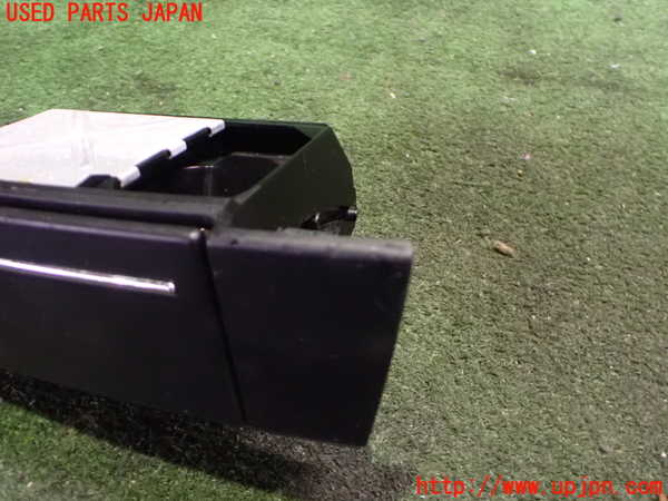 2UPJ-32577821]クライスラー・300C(LX57-)灰皿1 中古_m0002.jpg