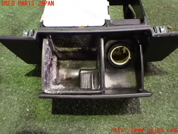 2UPJ-32577821]クライスラー・300C(LX57-)灰皿1 中古_m0003.jpg