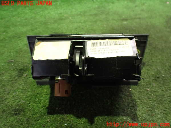 2UPJ-32577821]クライスラー・300C(LX57-)灰皿1 中古_m0004.jpg