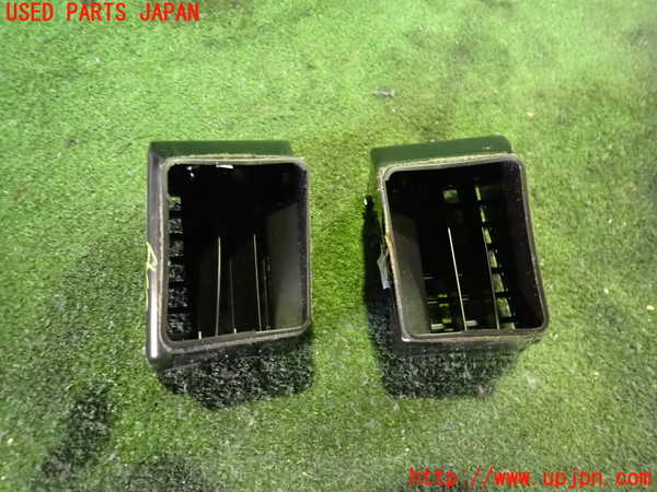 2UPJ-32577526]クライスラー・300C(LX57-)エアコン吹き出し口1 中古_m0002.jpg