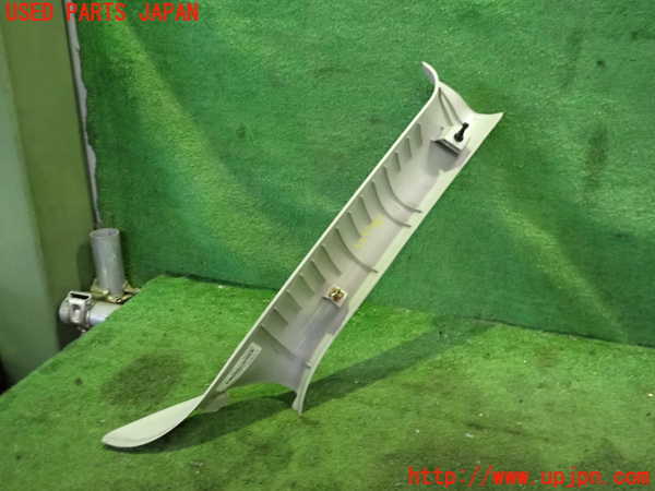 2UPJ-32577660]クライスラー・300C(LX57-)左フロントピラートリム 中古_m0002.jpg