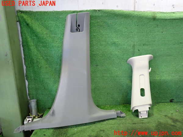 2UPJ-32577665]クライスラー・300C(LX57-)右センターピラートリム 中古_m0001.jpg